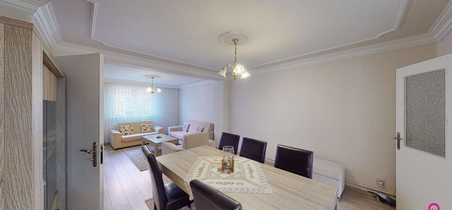 Bij ImmoFusion 7/7 “open huis” : klik op onze 3D-TOUR.
Ervaar vastgoed alsof je er zelf doorloopt!

Ben je op zoek naar een instapklare rijwoning met drie slaapkamers? Droom je van een rustige omgeving zonder het bruisende stadsleven op te geven? Dan 