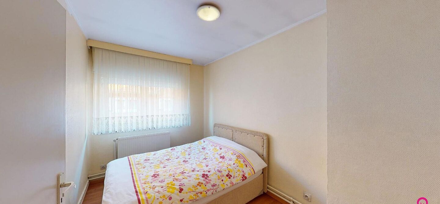 Bij ImmoFusion 7/7 “open huis” : klik op onze 3D-TOUR.
Ervaar vastgoed alsof je er zelf doorloopt!

Ben je op zoek naar een instapklare rijwoning met drie slaapkamers? Droom je van een rustige omgeving zonder het bruisende stadsleven op te geven? Dan 