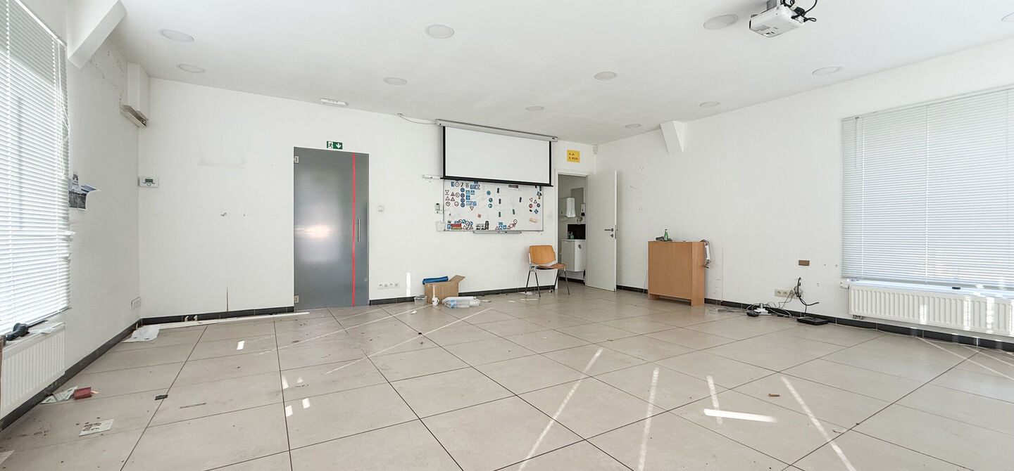 Gebouw voor gemengd gebruik te huur in Beringen