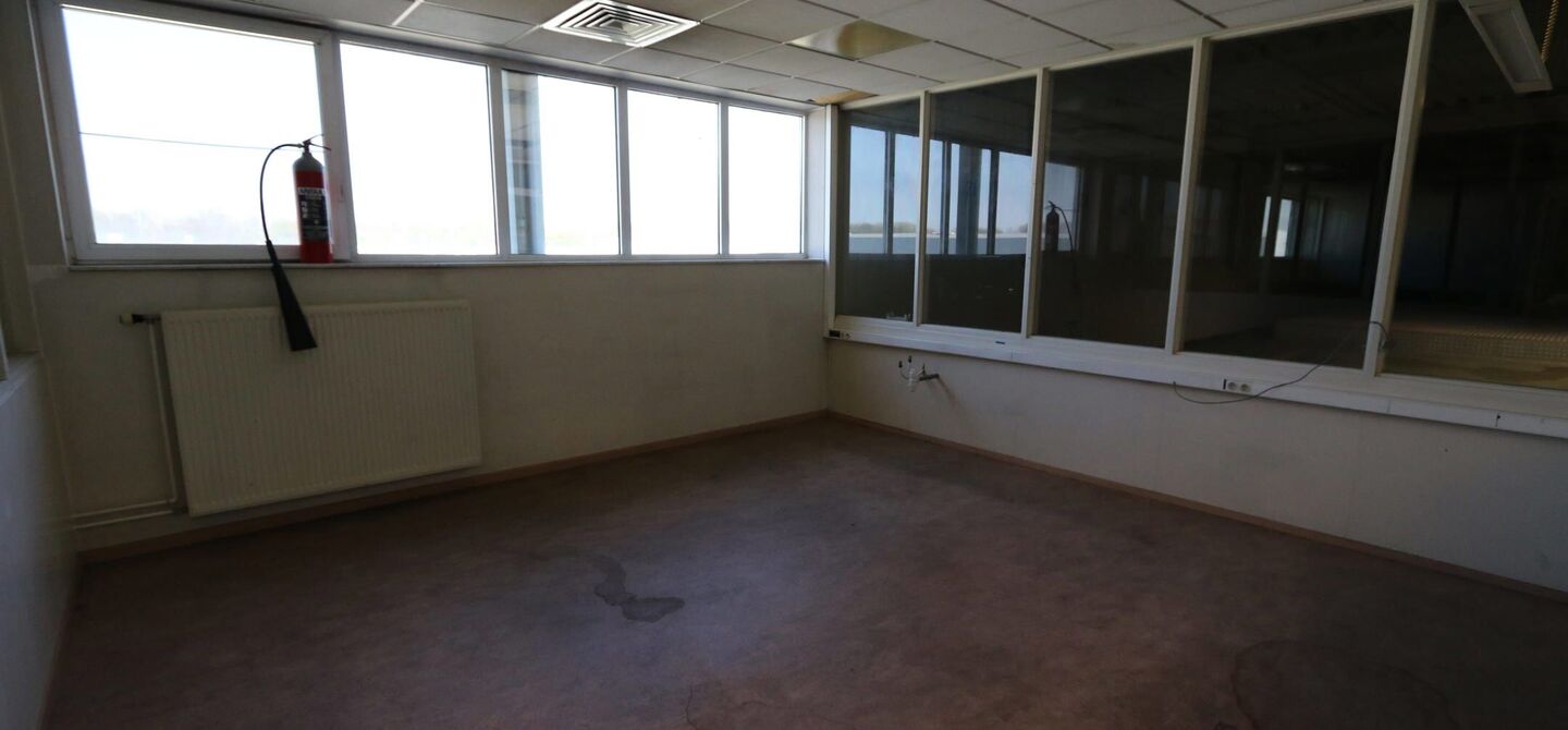 Gebouw voor gemengd gebruik te huur in Maasmechelen