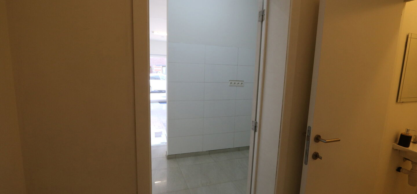 Gebouw voor gemengd gebruik te huur in Maasmechelen