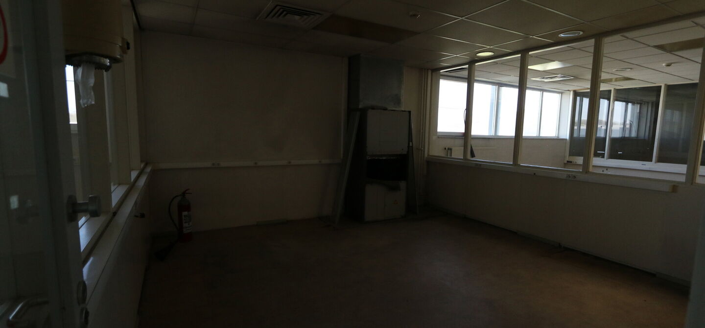 Gebouw voor gemengd gebruik te huur in Maasmechelen
