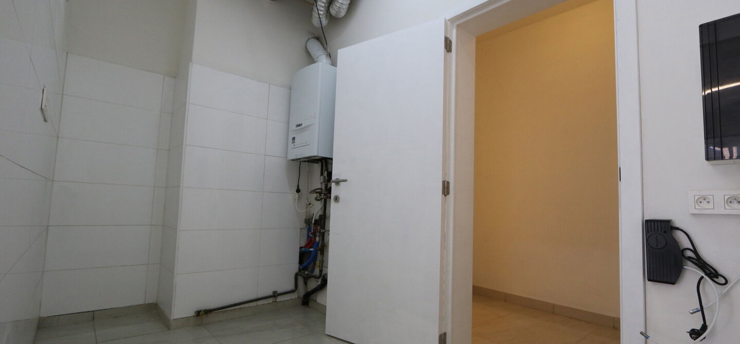 Gebouw voor gemengd gebruik te huur in Maasmechelen