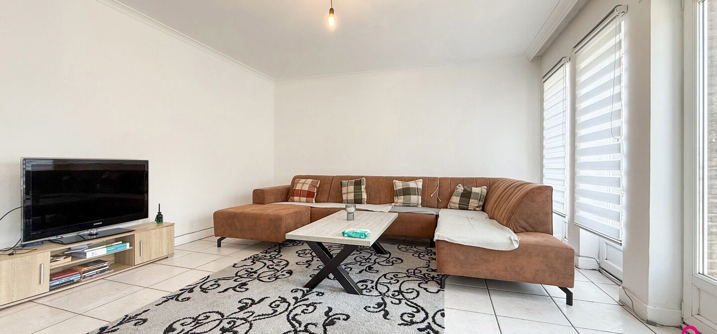 Bij ImmoFusion 7/7 &ldquo;open huis&rdquo;: klik op onze 3D-TOUR.
Ervaar vastgoed alsof je er zelf doorloopt!

Ontdek deze zeldzame opportuniteit in het hart van As: een veelzijdig en instapklaar handelspand m&eacute;t appartement erboven, op een mooi omheind perceel v