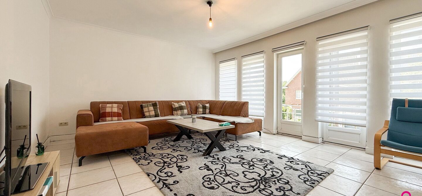 Bij ImmoFusion 7/7 “open huis”: klik op onze 3D-TOUR.
Ervaar vastgoed alsof je er zelf doorloopt!

Ontdek deze zeldzame opportuniteit in het hart van As: een veelzijdig en instapklaar handelspand mét appartement erboven, op een mooi omheind perceel v