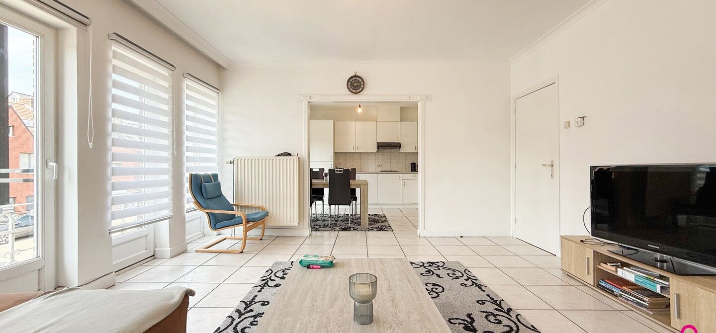 Bij ImmoFusion 7/7 “open huis”: klik op onze 3D-TOUR.
Ervaar vastgoed alsof je er zelf doorloopt!

Ontdek deze zeldzame opportuniteit in het hart van As: een veelzijdig en instapklaar handelspand mét appartement erboven, op een mooi omheind perceel v