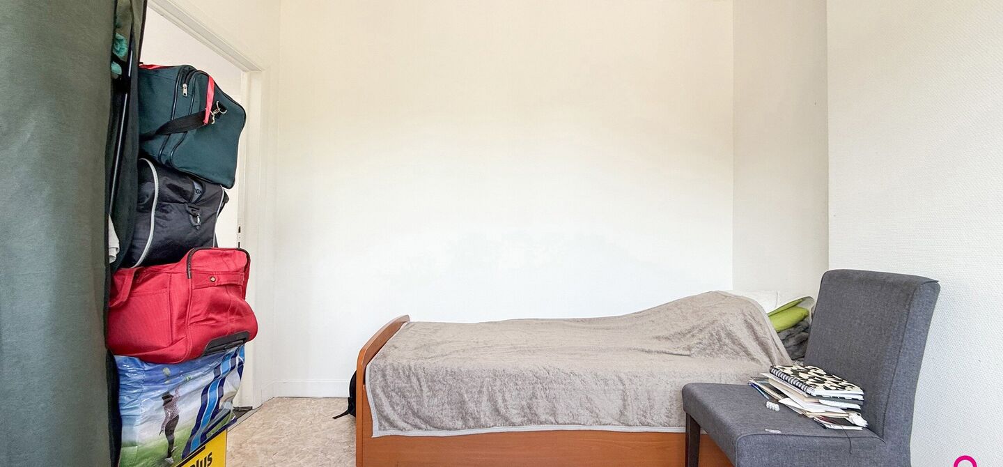 Bij ImmoFusion 7/7 “open huis”: klik op onze 3D-TOUR.
Ervaar vastgoed alsof je er zelf doorloopt!

Ontdek deze zeldzame opportuniteit in het hart van As: een veelzijdig en instapklaar handelspand mét appartement erboven, op een mooi omheind perceel v