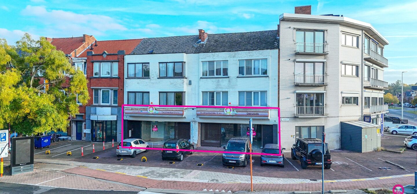 Gelegen op het drukste rondpunt van Diest, aan de Hasseltsestraat 102, bevindt zich dit uitzonderlijke handelspand met een totale oppervlakte van maar liefst 380 m². Dankzij de uitstekende visibiliteit en ligging op een absolute toplocatie biedt dit pand