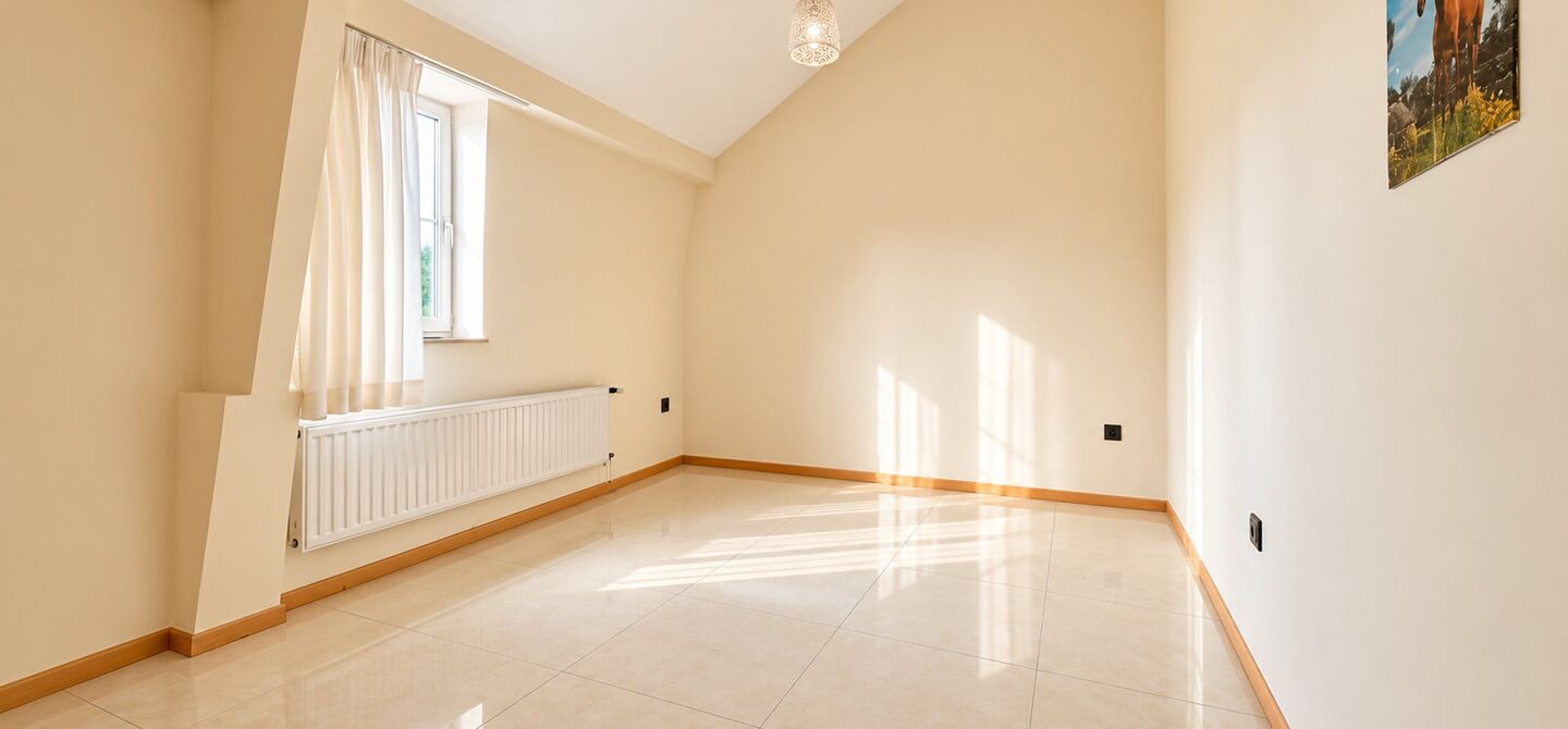 Bij ImmoFusion 7/7 “open huis” : klik op onze 3D-TOUR.
Ervaar vastgoed alsof je er zelf doorloopt!
Dit interessante opbrengsteigendom is gelegen op een absolute toplocatie aan de Kuringersteenweg 6 te Hasselt, vlakbij de kleine ring, het station, sch