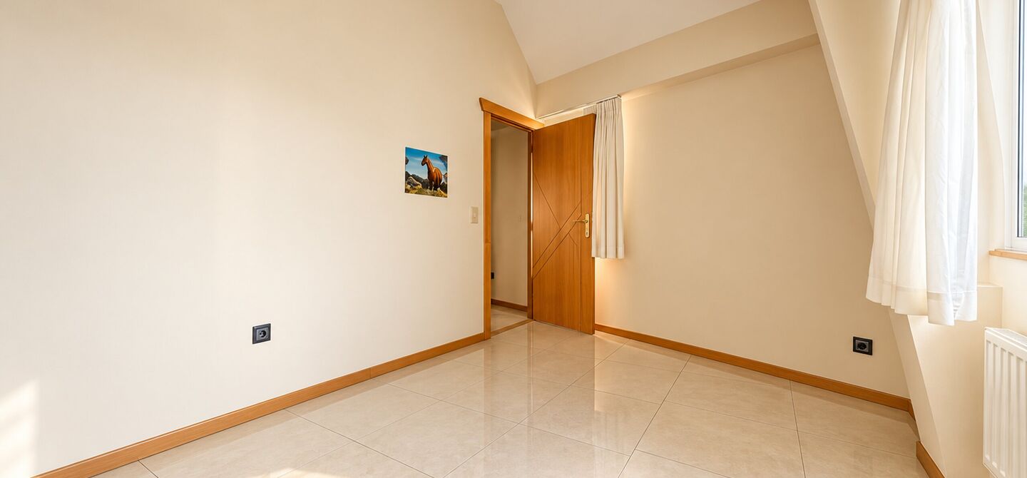 Bij ImmoFusion 7/7 “open huis” : klik op onze 3D-TOUR.
Ervaar vastgoed alsof je er zelf doorloopt!
Dit interessante opbrengsteigendom is gelegen op een absolute toplocatie aan de Kuringersteenweg 6 te Hasselt, vlakbij de kleine ring, het station, sch
