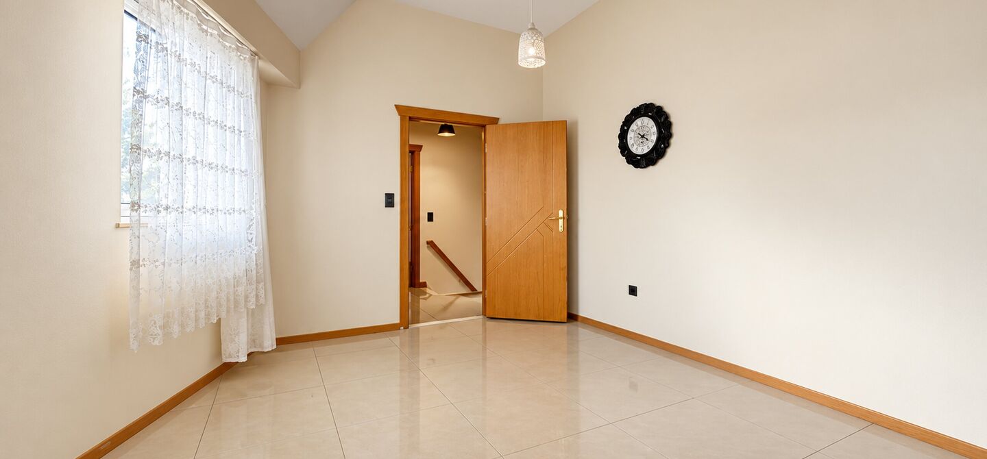Bij ImmoFusion 7/7 “open huis” : klik op onze 3D-TOUR.
Ervaar vastgoed alsof je er zelf doorloopt!
Dit interessante opbrengsteigendom is gelegen op een absolute toplocatie aan de Kuringersteenweg 6 te Hasselt, vlakbij de kleine ring, het station, sch