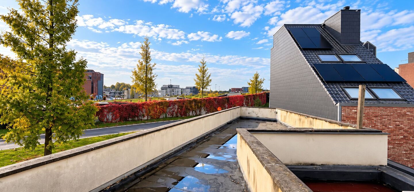 Bij ImmoFusion 7/7 “open huis” : klik op onze 3D-TOUR.
Ervaar vastgoed alsof je er zelf doorloopt!
Dit interessante opbrengsteigendom is gelegen op een absolute toplocatie aan de Kuringersteenweg 6 te Hasselt, vlakbij de kleine ring, het station, sch
