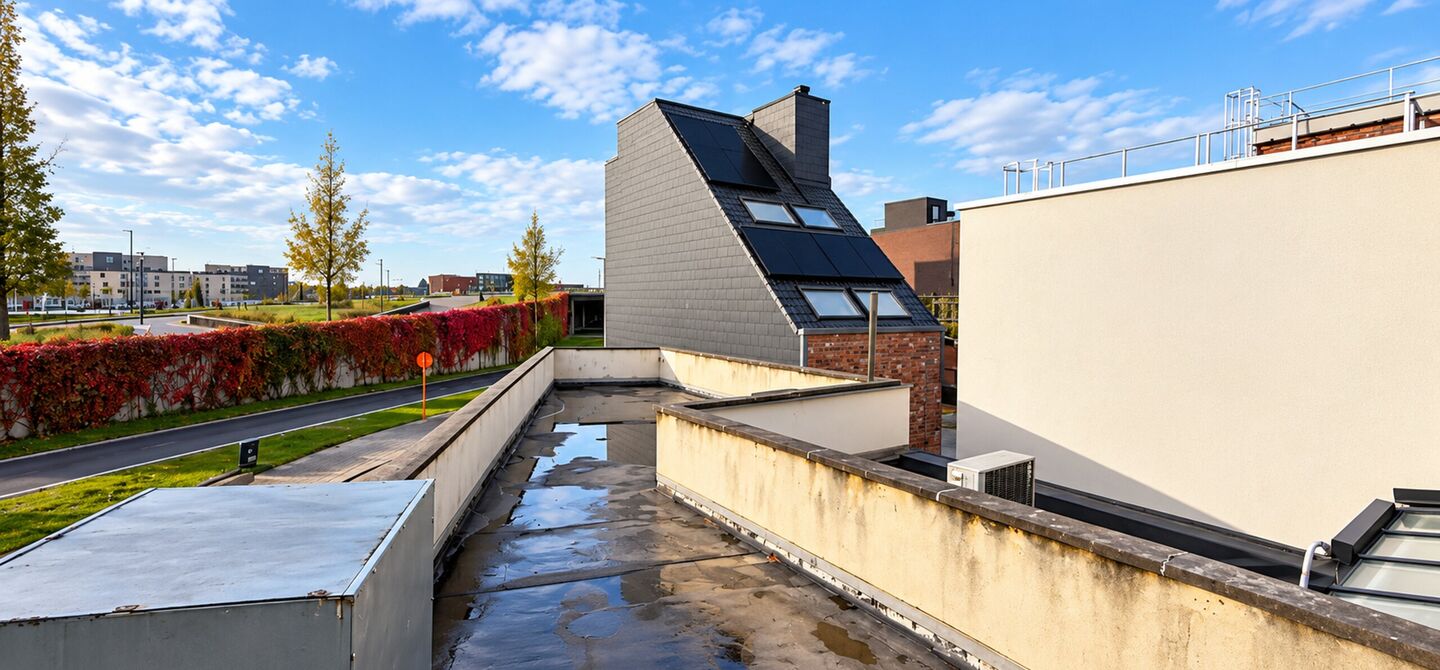 Bij ImmoFusion 7/7 “open huis” : klik op onze 3D-TOUR.
Ervaar vastgoed alsof je er zelf doorloopt!
Dit interessante opbrengsteigendom is gelegen op een absolute toplocatie aan de Kuringersteenweg 6 te Hasselt, vlakbij de kleine ring, het station, sch