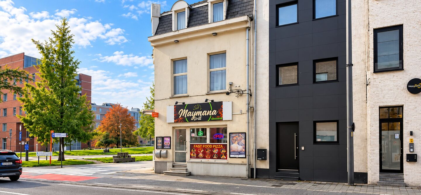 Bij ImmoFusion 7/7 “open huis” : klik op onze 3D-TOUR.
Ervaar vastgoed alsof je er zelf doorloopt!
Dit interessante opbrengsteigendom is gelegen op een absolute toplocatie aan de Kuringersteenweg 6 te Hasselt, vlakbij de kleine ring, het station, sch