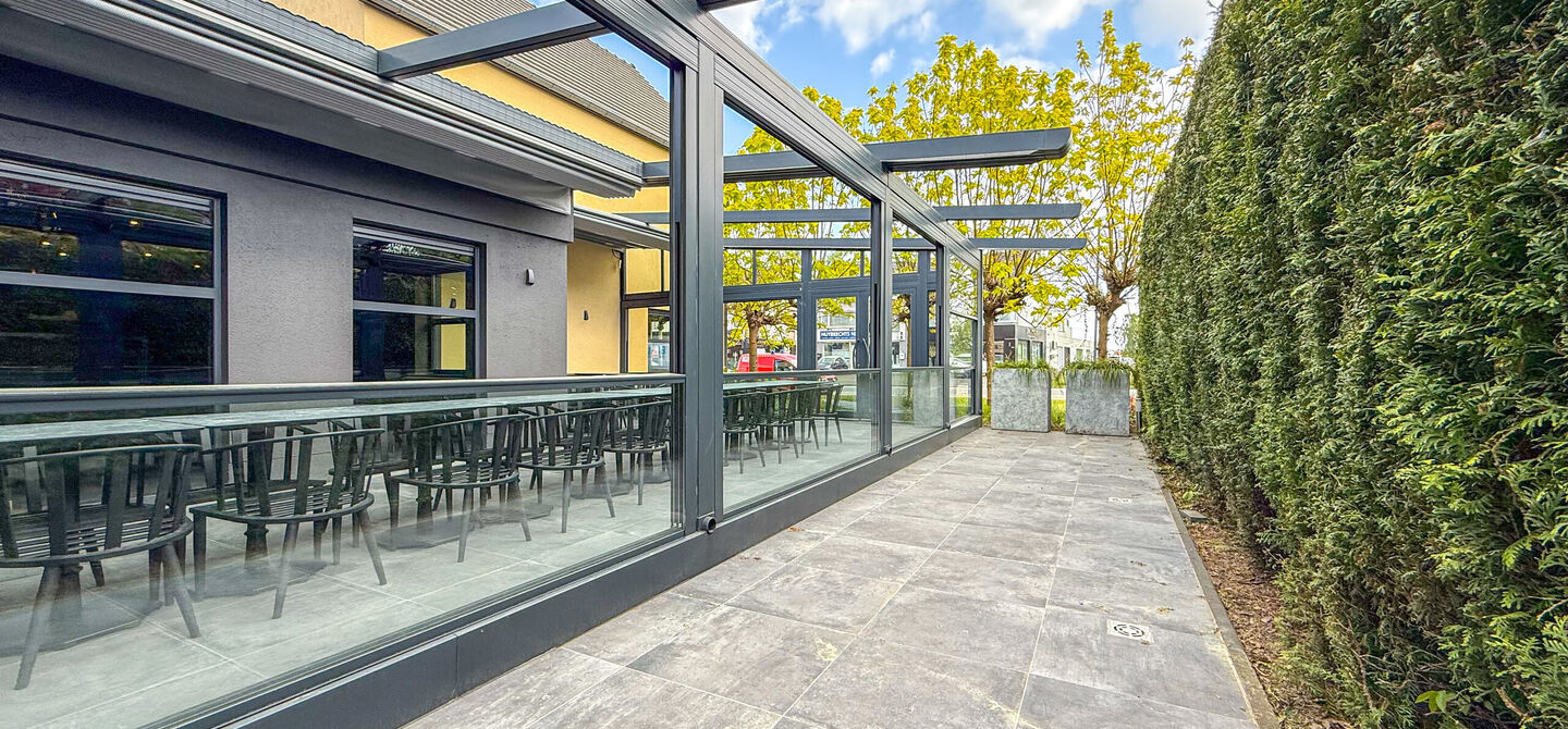 Prachtig handelspand met woonst op toplocatie (Heusden-centrum) met 40 are grond!
Heb jij altijd al gedroomd van een uitzonderlijk goed gelegen handelspand, dat volledig gerenoveerd is, in het centrum ligt, en waar je werken en wonen perfect kan combiner