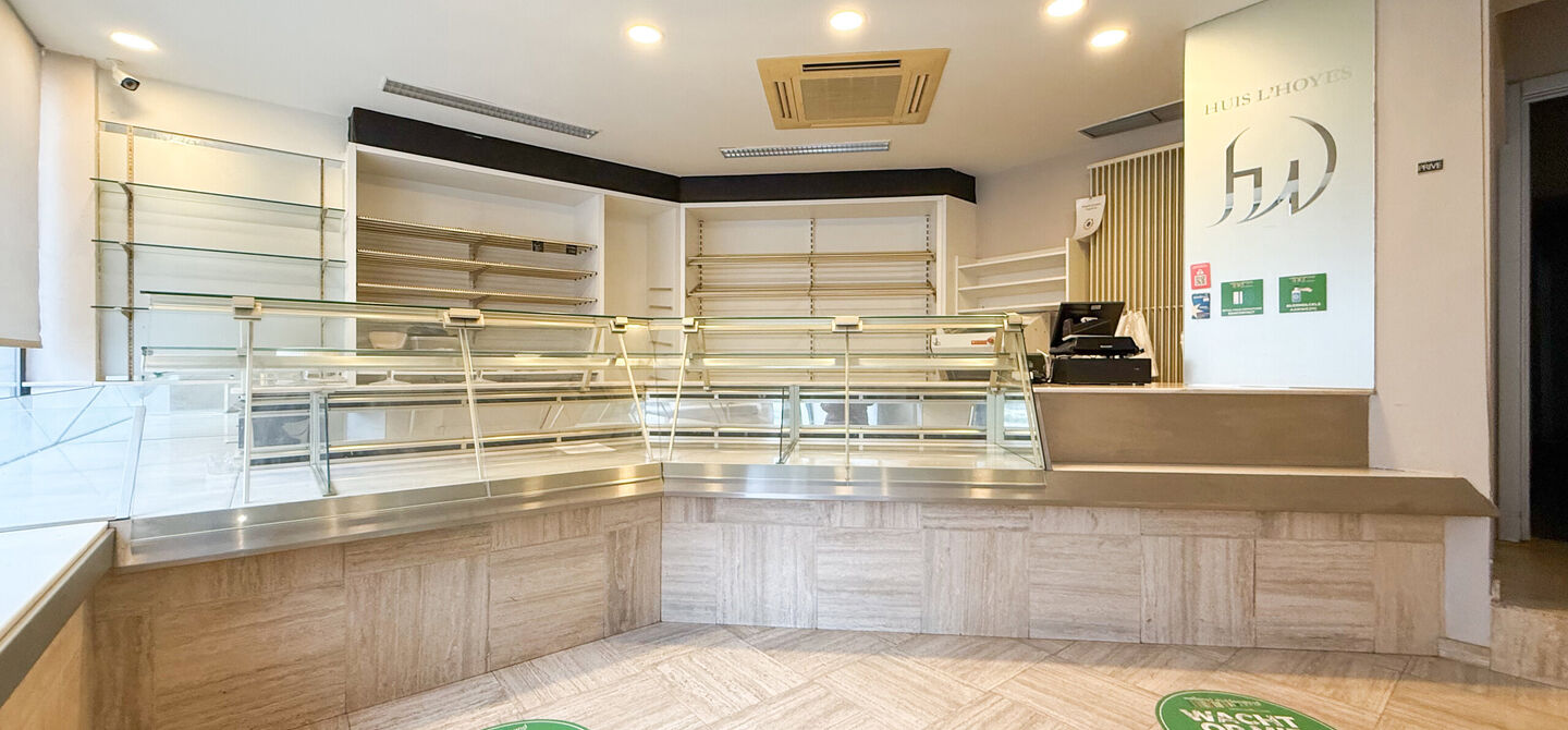 Gebouw voor gemengd gebruik te koop in Wellen