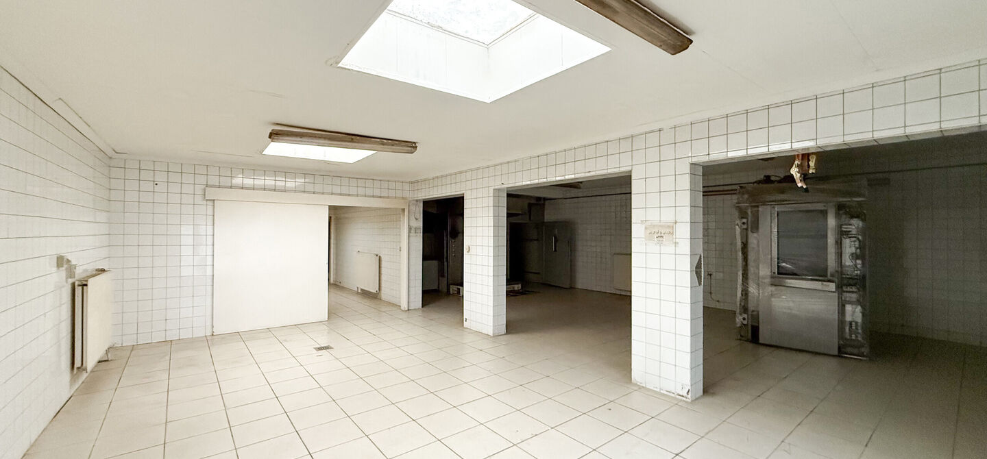 Gebouw voor gemengd gebruik te koop in Wellen