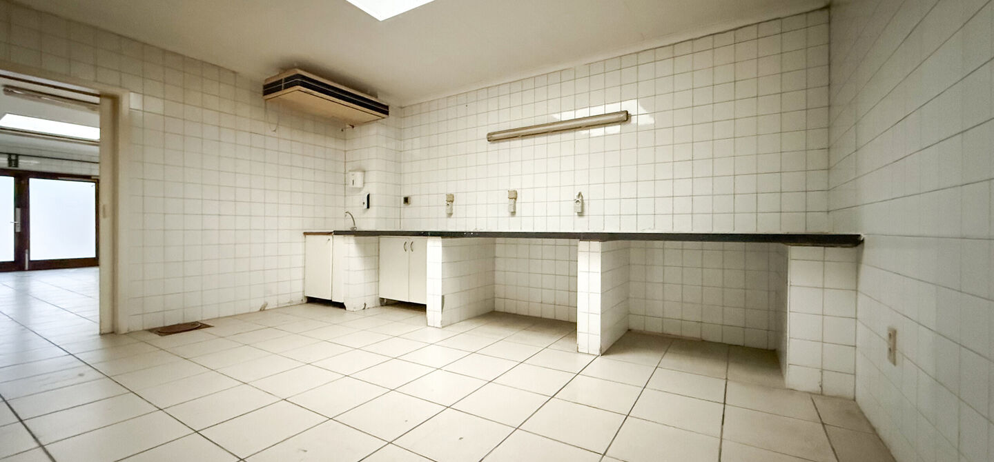 Gebouw voor gemengd gebruik te koop in Wellen