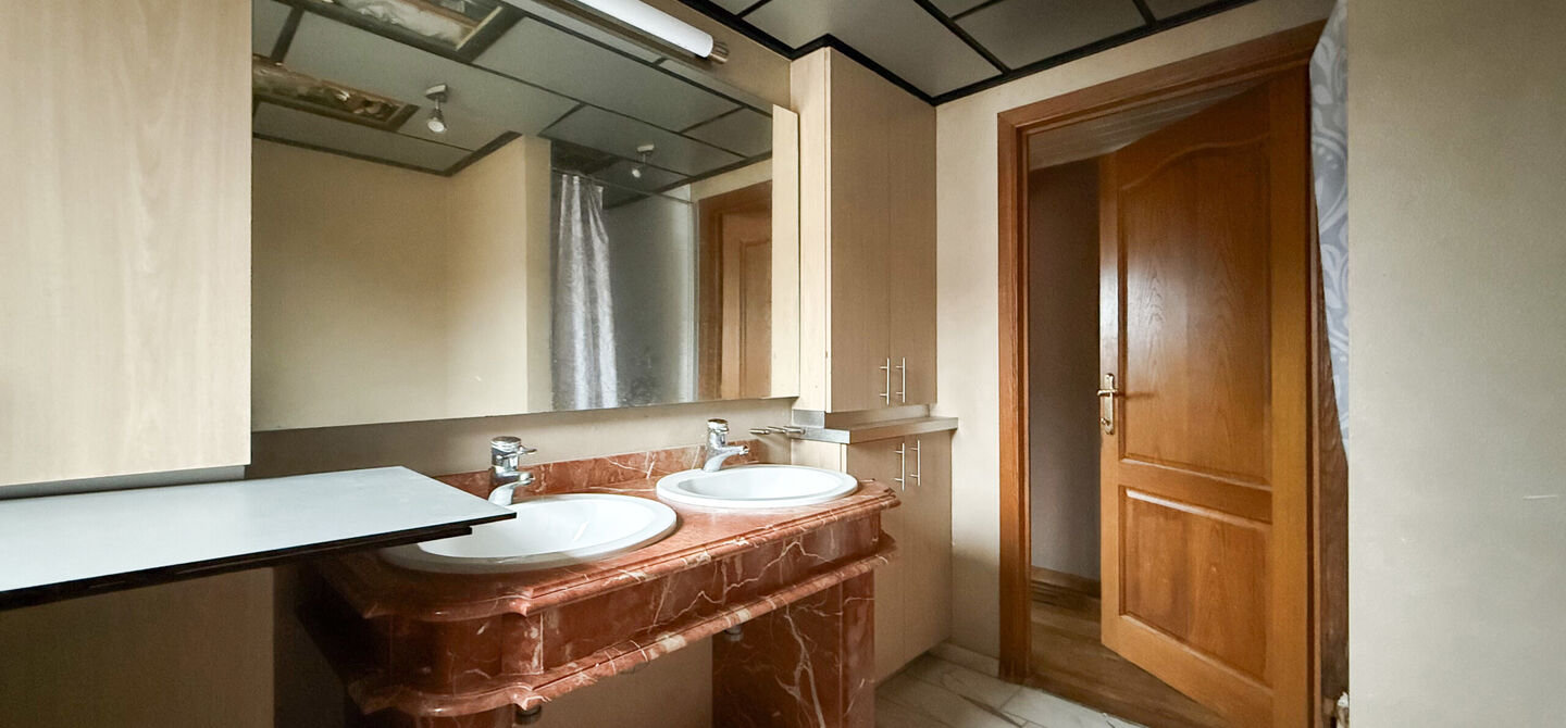 Gebouw voor gemengd gebruik te koop in Wellen