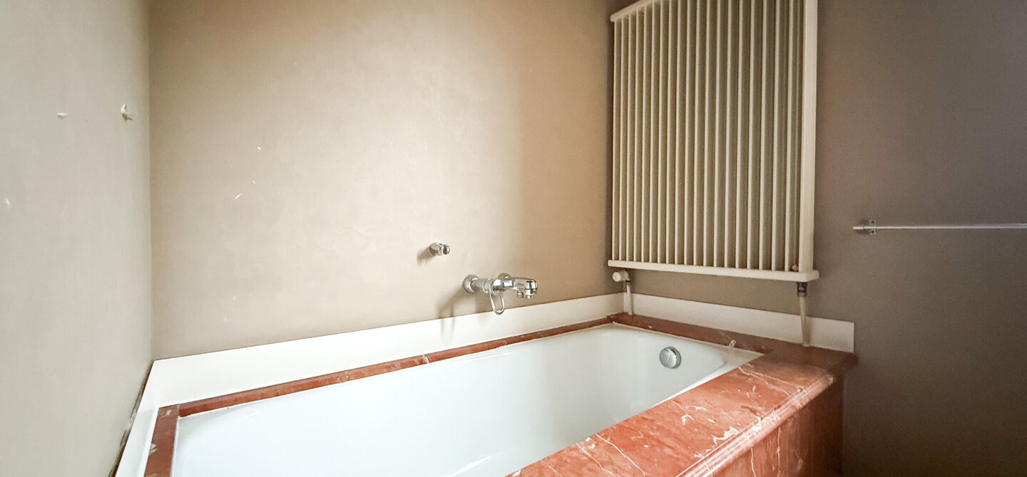 Gebouw voor gemengd gebruik te koop in Wellen