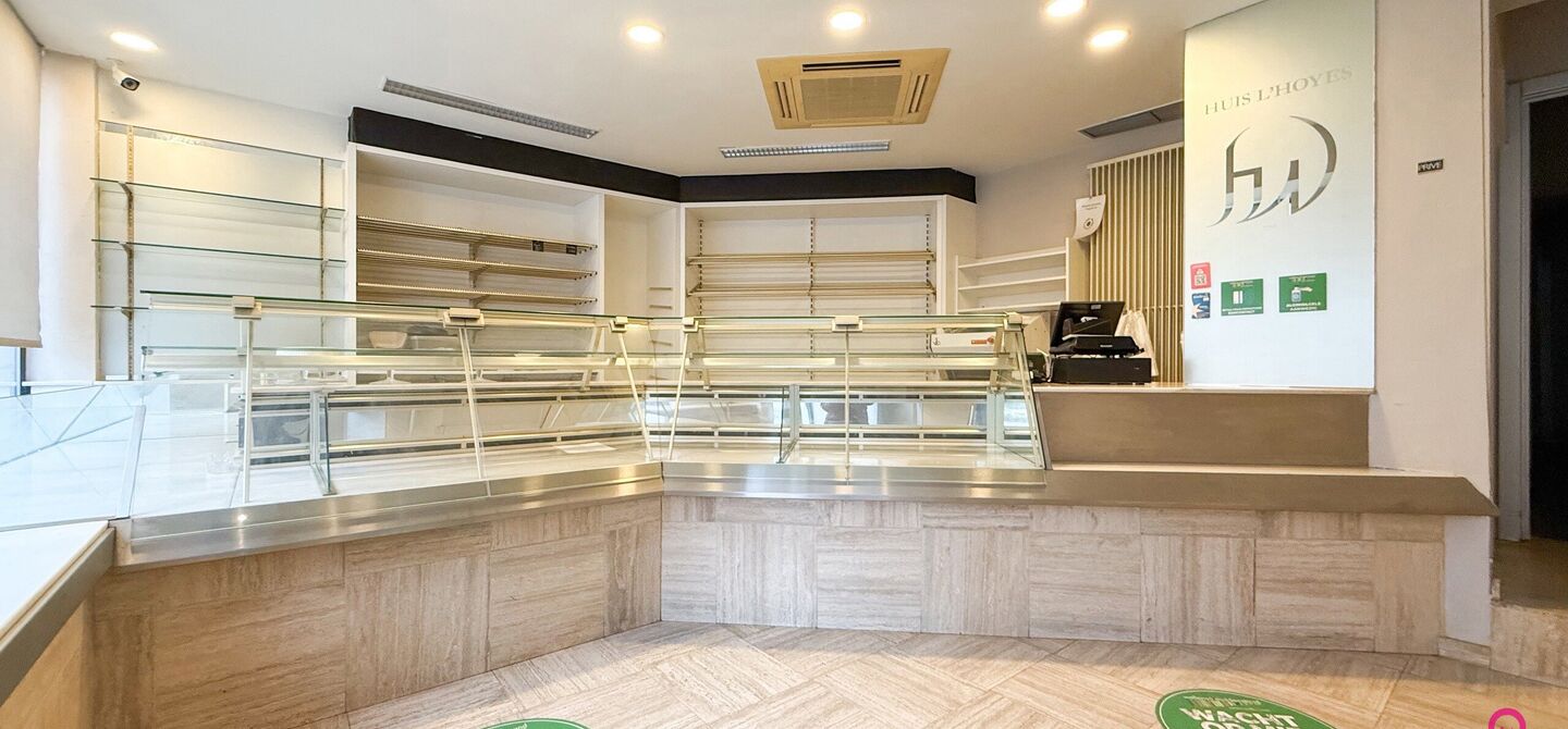 Gebouw voor gemengd gebruik te koop in Wellen