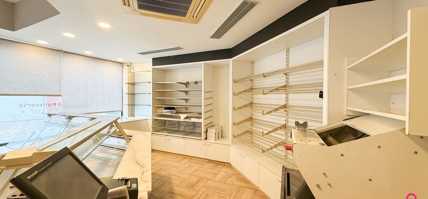 Gebouw voor gemengd gebruik te koop in Wellen