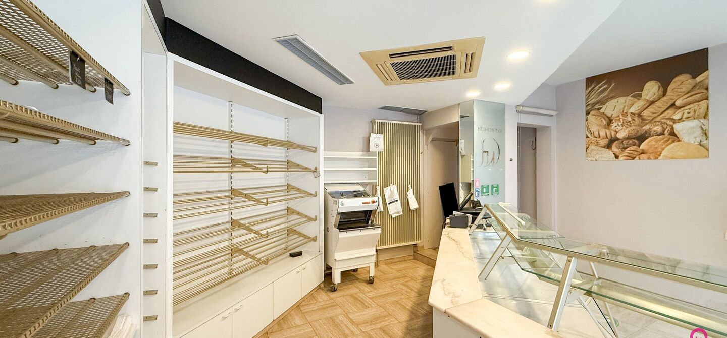 Gebouw voor gemengd gebruik te koop in Wellen