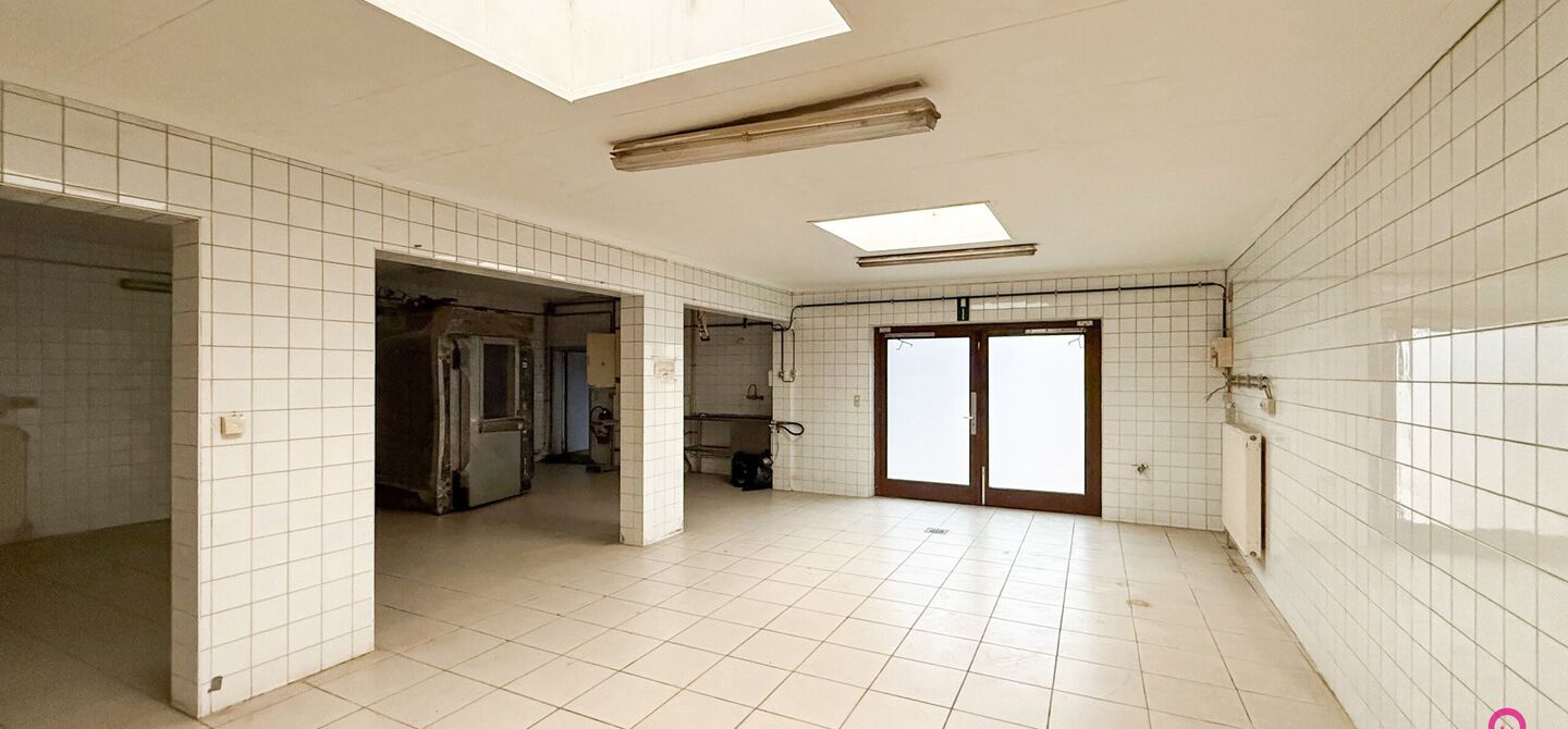 Gebouw voor gemengd gebruik te koop in Wellen