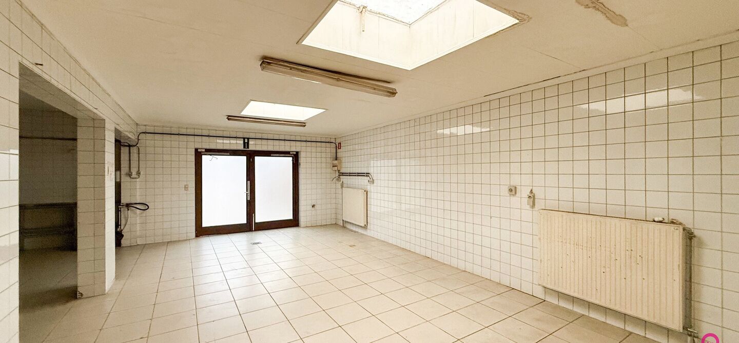 Gebouw voor gemengd gebruik te koop in Wellen