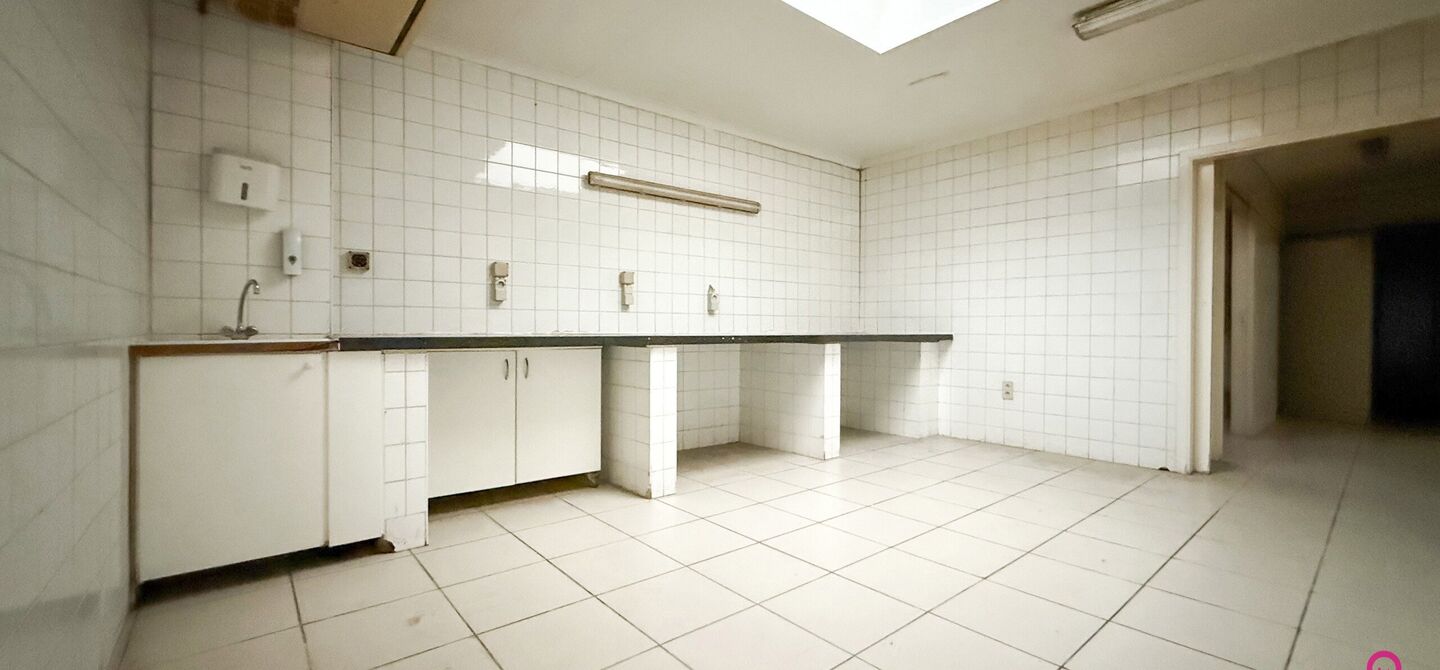 Gebouw voor gemengd gebruik te koop in Wellen