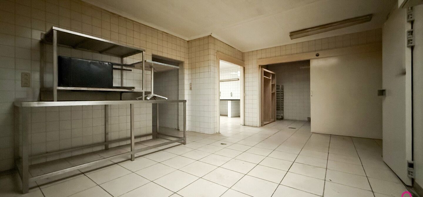 Gebouw voor gemengd gebruik te koop in Wellen