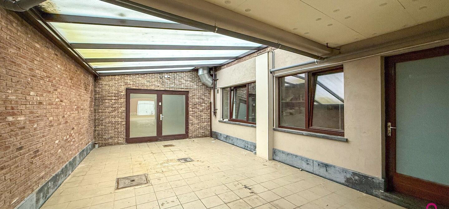 Gebouw voor gemengd gebruik te koop in Wellen