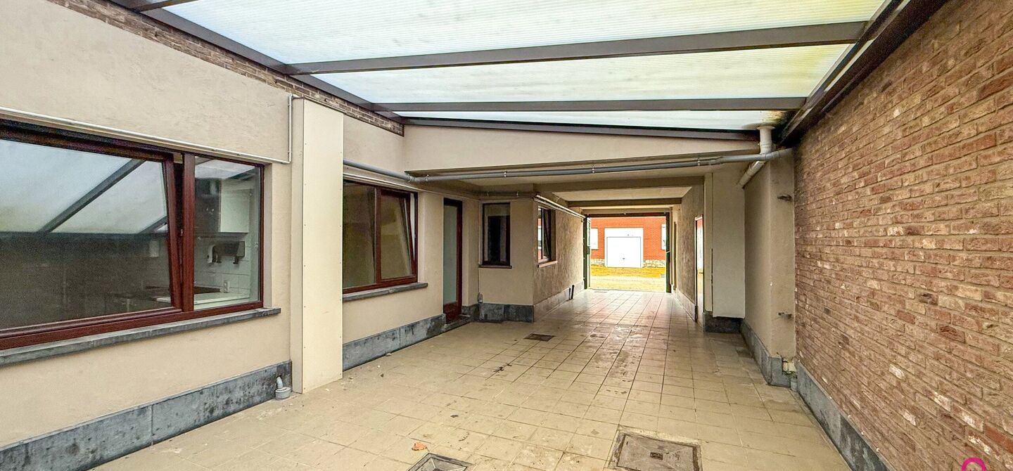 Gebouw voor gemengd gebruik te koop in Wellen