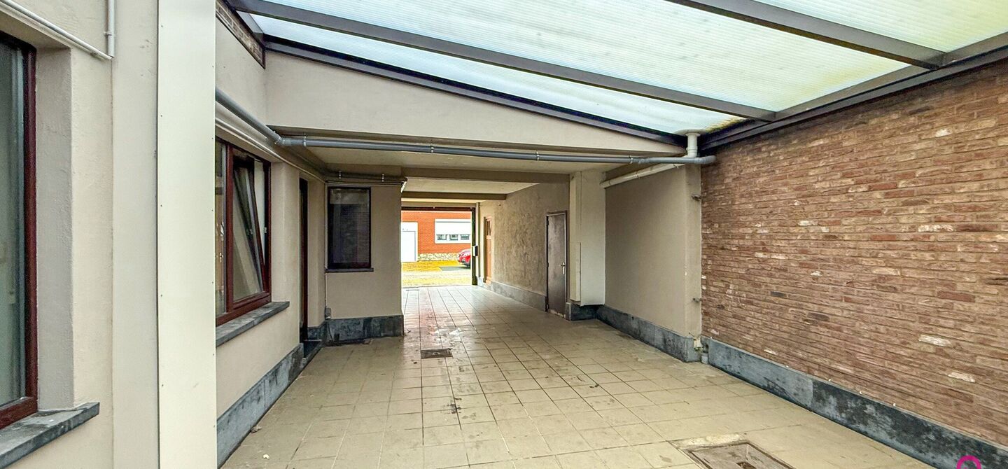 Gebouw voor gemengd gebruik te koop in Wellen