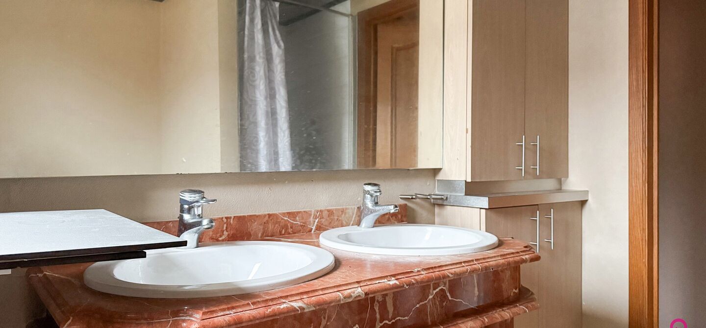 Gebouw voor gemengd gebruik te koop in Wellen