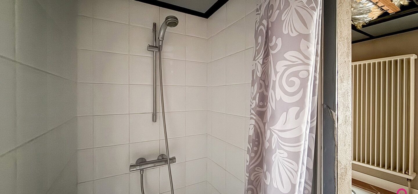 Gebouw voor gemengd gebruik te koop in Wellen