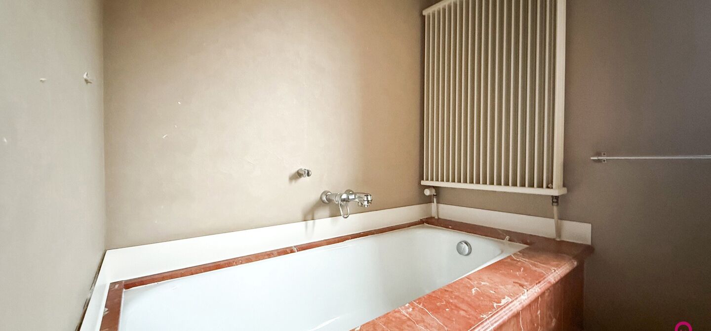 Gebouw voor gemengd gebruik te koop in Wellen