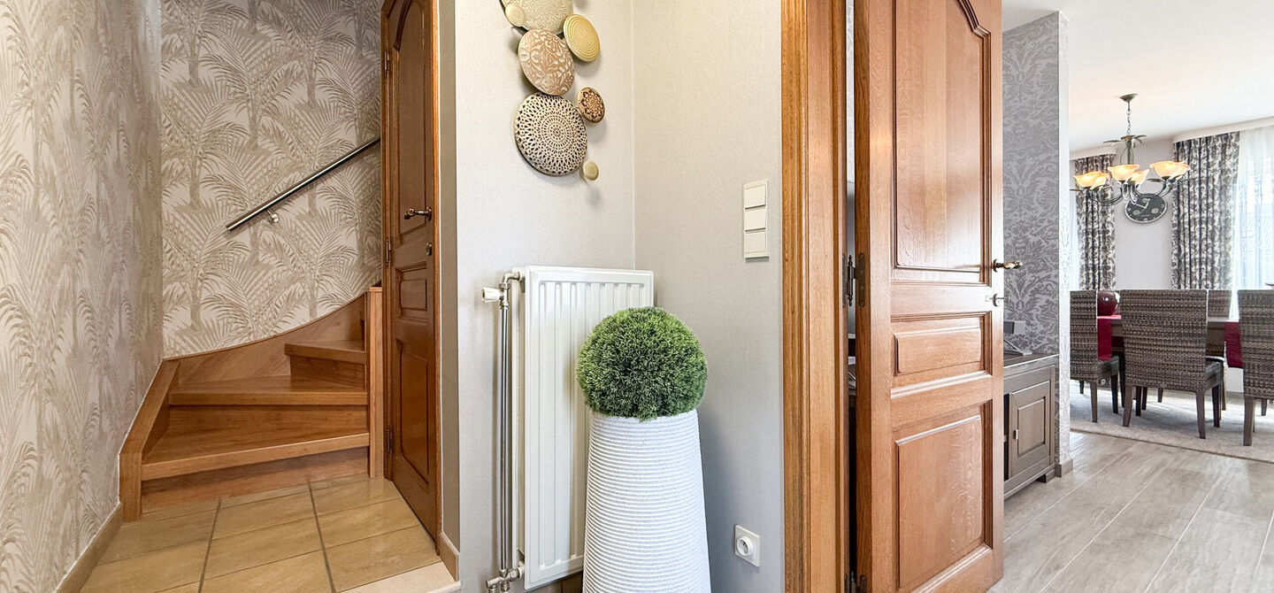 Bij ImmoFusion 7/7 &ldquo;open huis&rdquo; : klik op onze 3D-TOUR.
Ervaar vastgoed alsof je er zelf doorloopt!

Welkom in deze charmante open bebouwing, rustig gelegen in een aangename woonwijk te Heusden-Zolder. Deze instapklare woning combineert ruimte, comfort