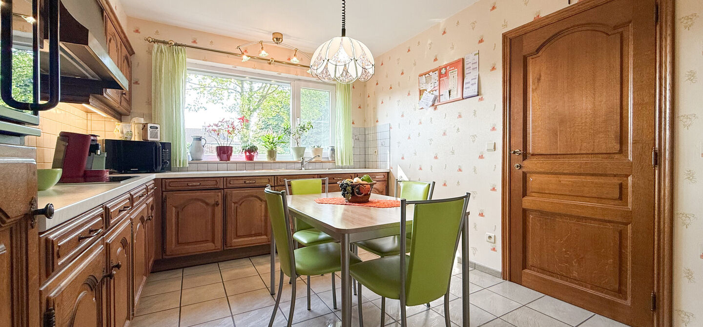 Bij ImmoFusion 7/7 &ldquo;open huis&rdquo; : klik op onze 3D-TOUR.
Ervaar vastgoed alsof je er zelf doorloopt!

Welkom in deze charmante open bebouwing, rustig gelegen in een aangename woonwijk te Heusden-Zolder. Deze instapklare woning combineert ruimte, comfort