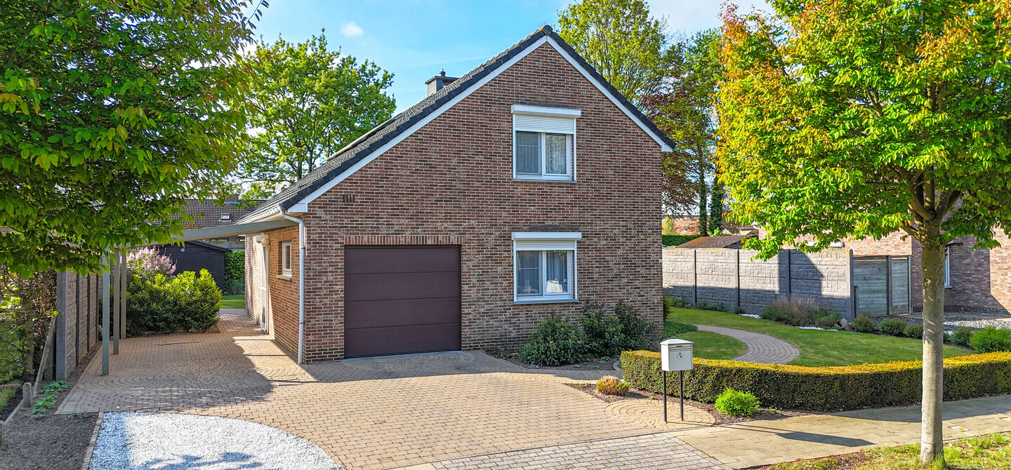 Bij ImmoFusion 7/7 &ldquo;open huis&rdquo; : klik op onze 3D-TOUR.
Ervaar vastgoed alsof je er zelf doorloopt!

Welkom in deze charmante open bebouwing, rustig gelegen in een aangename woonwijk te Heusden-Zolder. Deze instapklare woning combineert ruimte, comfort