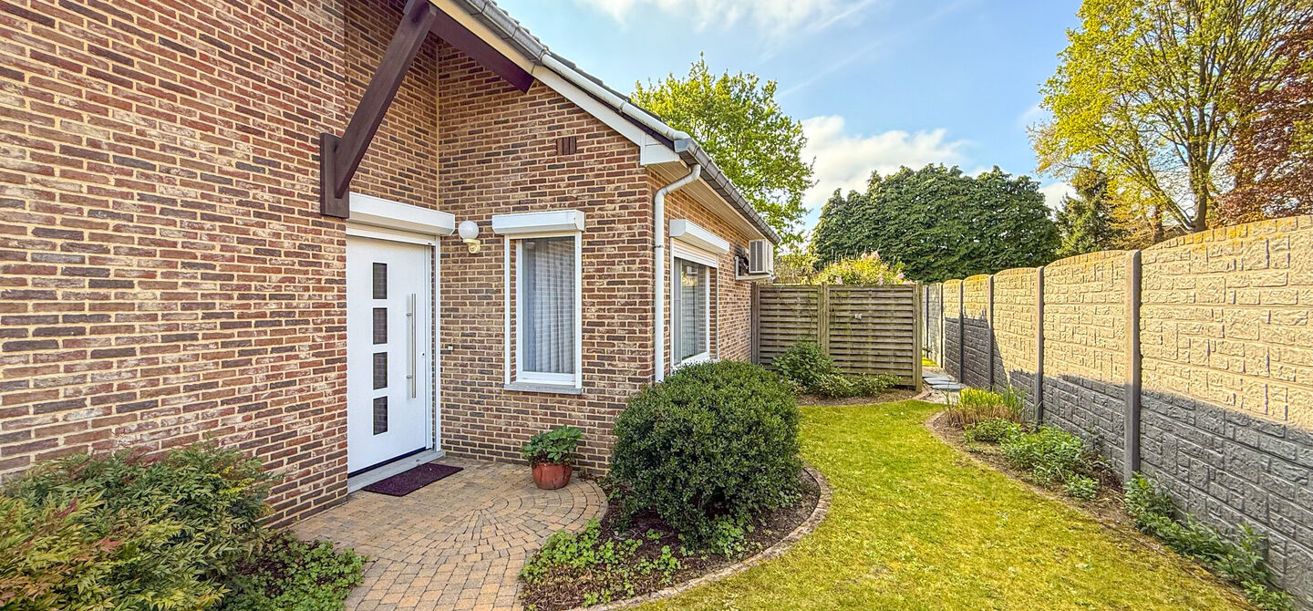 Bij ImmoFusion 7/7 &ldquo;open huis&rdquo; : klik op onze 3D-TOUR.
Ervaar vastgoed alsof je er zelf doorloopt!

Welkom in deze charmante open bebouwing, rustig gelegen in een aangename woonwijk te Heusden-Zolder. Deze instapklare woning combineert ruimte, comfort