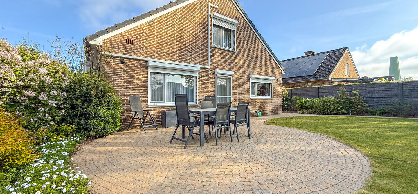 Bij ImmoFusion 7/7 &ldquo;open huis&rdquo; : klik op onze 3D-TOUR.
Ervaar vastgoed alsof je er zelf doorloopt!

Welkom in deze charmante open bebouwing, rustig gelegen in een aangename woonwijk te Heusden-Zolder. Deze instapklare woning combineert ruimte, comfort