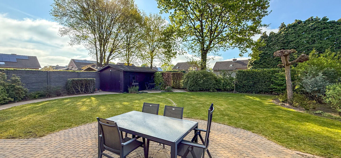 Bij ImmoFusion 7/7 &ldquo;open huis&rdquo; : klik op onze 3D-TOUR.
Ervaar vastgoed alsof je er zelf doorloopt!

Welkom in deze charmante open bebouwing, rustig gelegen in een aangename woonwijk te Heusden-Zolder. Deze instapklare woning combineert ruimte, comfort