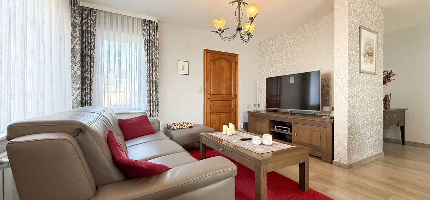 Bij ImmoFusion 7/7 “open huis” : klik op onze 3D-TOUR.
Ervaar vastgoed alsof je er zelf doorloopt!
Welkom in deze charmante open bebouwing, rustig gelegen in een aangename woonwijk te Heusden-Zolder. Deze instapklare woning combineert ruimte, comfort
