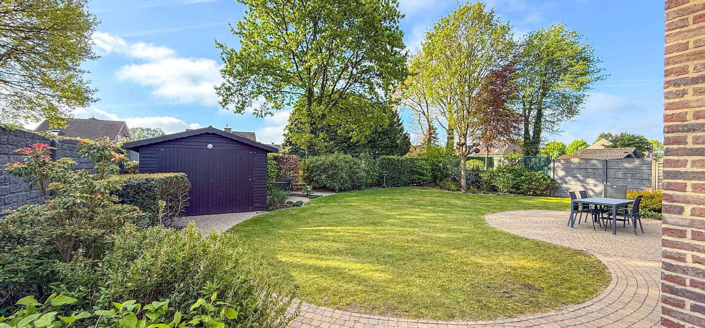 Bij ImmoFusion 7/7 “open huis” : klik op onze 3D-TOUR.
Ervaar vastgoed alsof je er zelf doorloopt!
Welkom in deze charmante open bebouwing, rustig gelegen in een aangename woonwijk te Heusden-Zolder. Deze instapklare woning combineert ruimte, comfort