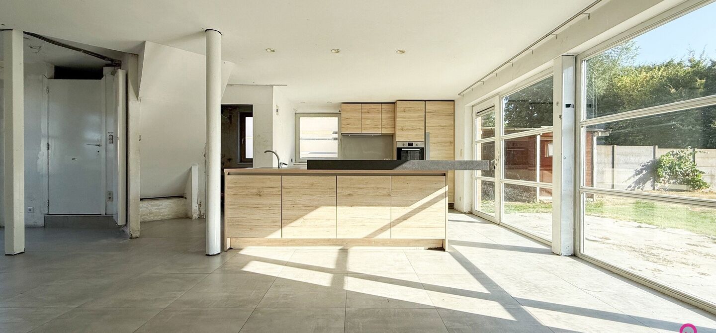 Te renoveren gezinswoning met grote tuin in rustige doodlopende straat in Alken

Welkom in Tulpenlaan 17, een woning met enorm veel potentieel, perfect voor wie op zoek is naar een huis dat volledig naar eigen smaak kan worden gerenoveerd. Gelegen in een 