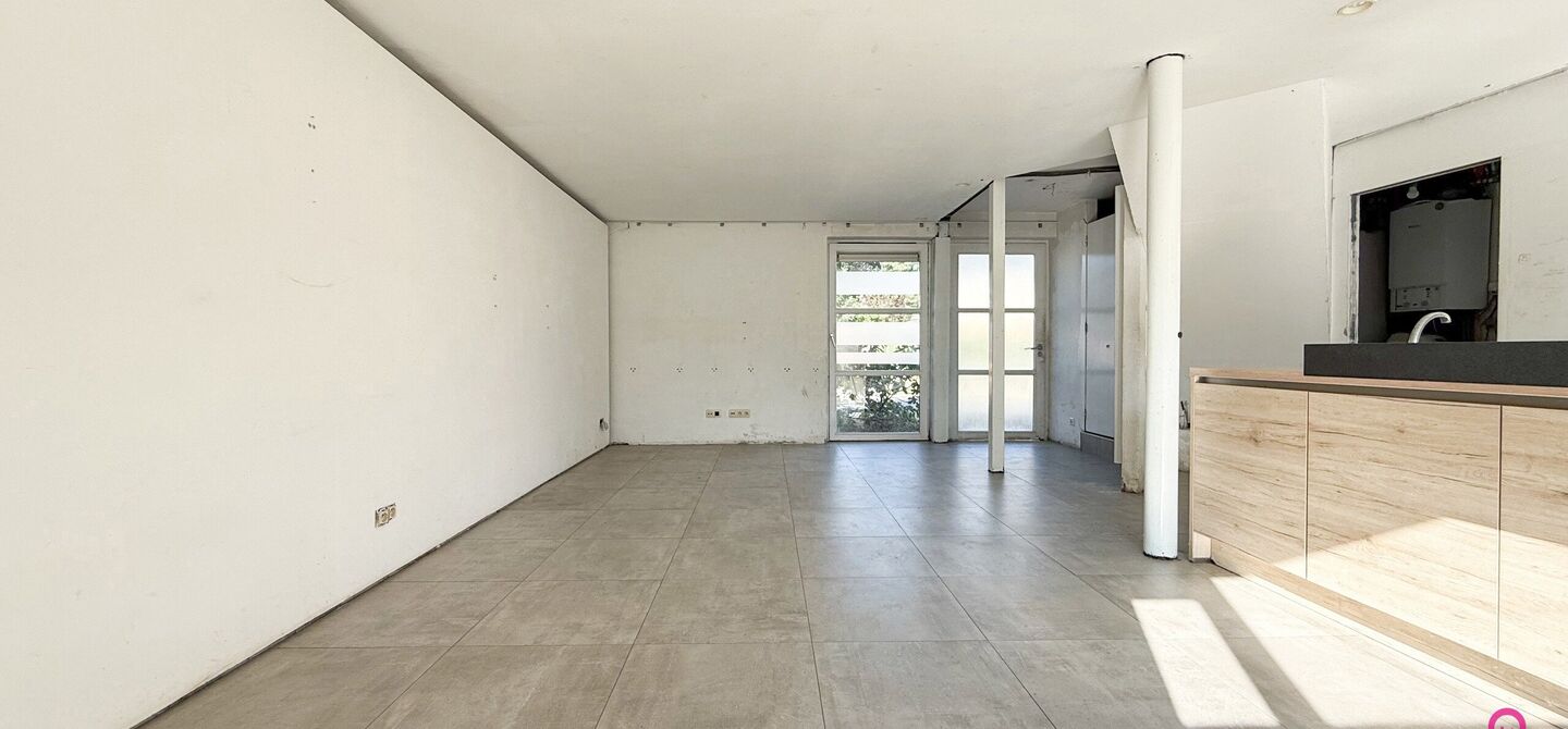 Te renoveren gezinswoning met grote tuin in rustige doodlopende straat in Alken

Welkom in Tulpenlaan 17, een woning met enorm veel potentieel, perfect voor wie op zoek is naar een huis dat volledig naar eigen smaak kan worden gerenoveerd. Gelegen in een 