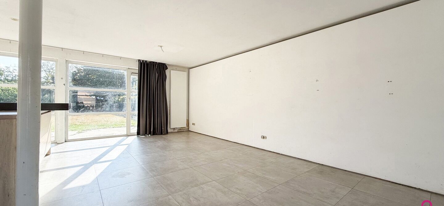 Te renoveren gezinswoning met grote tuin in rustige doodlopende straat in Alken

Welkom in Tulpenlaan 17, een woning met enorm veel potentieel, perfect voor wie op zoek is naar een huis dat volledig naar eigen smaak kan worden gerenoveerd. Gelegen in een 