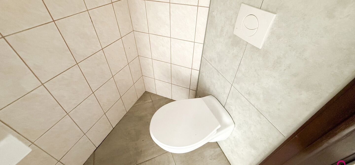 Te renoveren gezinswoning met grote tuin in rustige doodlopende straat in Alken

Welkom in Tulpenlaan 17, een woning met enorm veel potentieel, perfect voor wie op zoek is naar een huis dat volledig naar eigen smaak kan worden gerenoveerd. Gelegen in een 