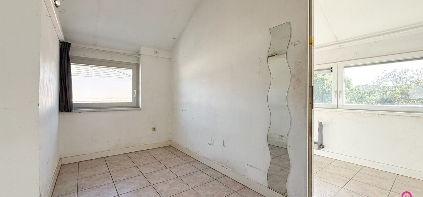Te renoveren gezinswoning met grote tuin in rustige doodlopende straat in Alken

Welkom in Tulpenlaan 17, een woning met enorm veel potentieel, perfect voor wie op zoek is naar een huis dat volledig naar eigen smaak kan worden gerenoveerd. Gelegen in een 